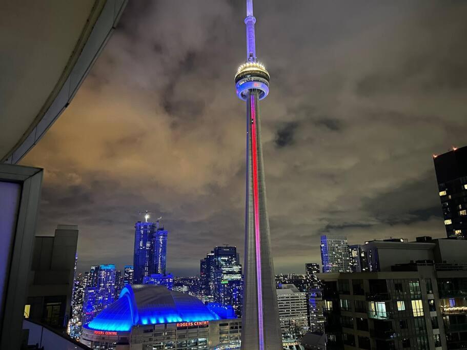 Luxury Condo - Steps To Everything - Balcony View Toronto Buitenkant foto