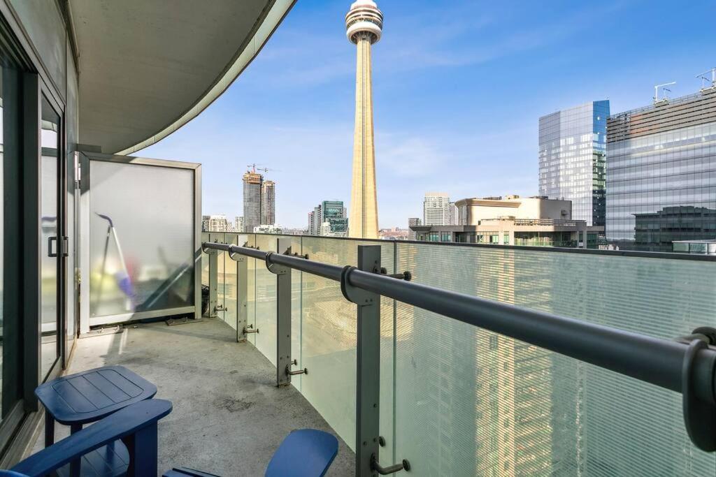 Luxury Condo - Steps To Everything - Balcony View Toronto Buitenkant foto